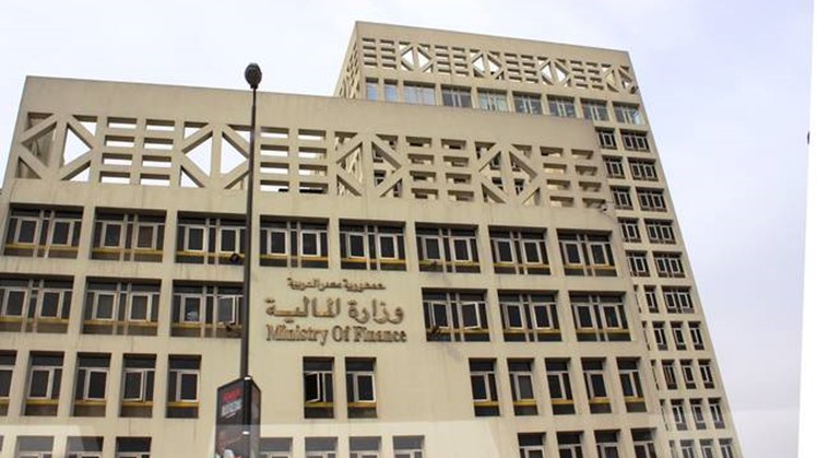  Egypt is expected to achieve a budget deficit of 7.2 percent in the current fiscal year, compared to around 13 percent 3 years ago, Finance Minister Mohamed Ma’it said during his speech at Euromoney conference.
