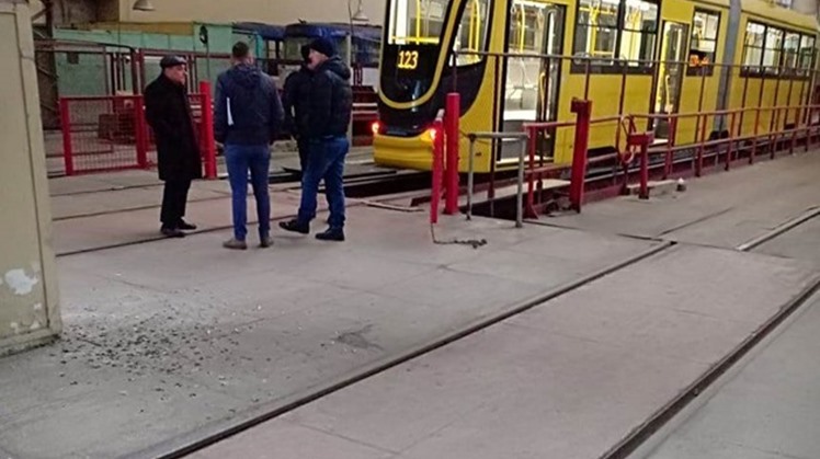  The Arab Organization for Industrialization (AOI) announced on Monday launching the smart electric bus system, where e-payment will be possible through a coalition including AOI, Wanxiang, United Investment Group, Mwasalat Misr S.A.E., and other companie