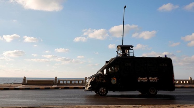 Egypt’s Ministry of Interior has arrested 86 illegal immigrants in Giza and Aswan, according to a Wednesday statement. It was added that the ministry received information about a number of illegal immigrants in Giza coming from several countries.