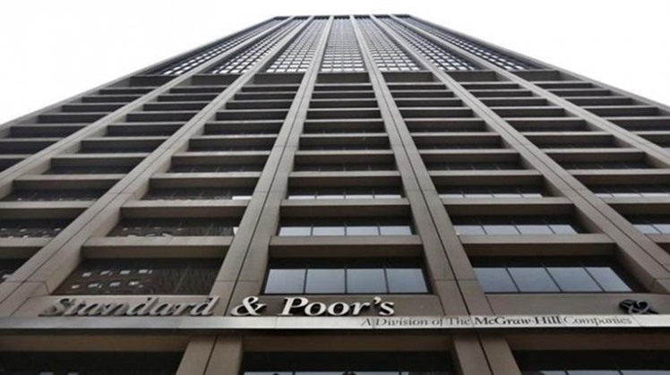  Standard and Poor’s decision to maintain Egypt’s BB long and short term foreign and local currency sovereign credit ratings with a “stable outlook” on the future of the economy reflects international institutions’ confidence in the country’s ability to p