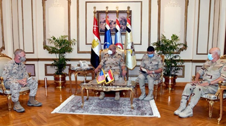 Egyptian and US military officials have discussed increasing military cooperation during meetings in Cairo, a statement by the Egyptian Armed Forces said on Wednesday.