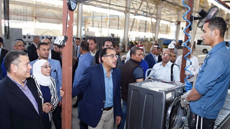 Egypt's Prime Minister Mostafa Madbouli held a meeting on Tueday with minister of Housing, Utilities and Urban Development Assem El Gazzar to discuss Egypt Gate Development project for the eastern northern Zone