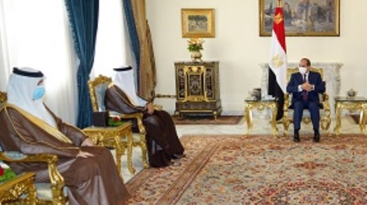 Egypt's President Abdel Fattah El Sisi received on Saturday Bahraini Foreign Minister Abdul Latif al Zayani, discussing the bilateral relations and issues of mutual concern, according a statement from the Bahraini Foreign Ministry.