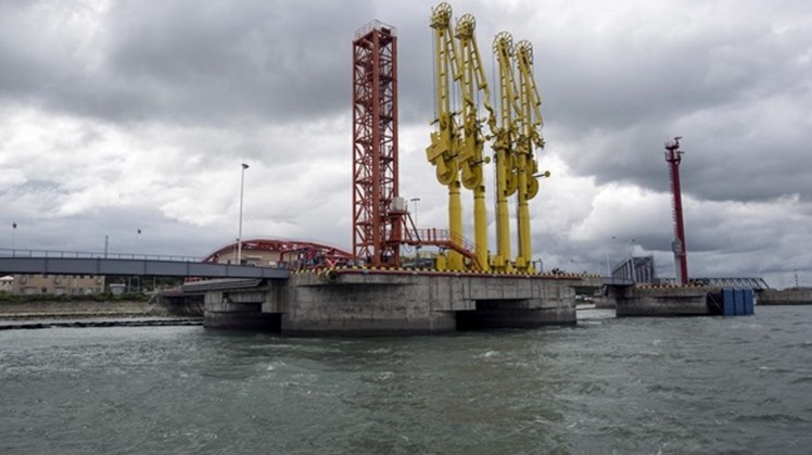  A total of 15 gas wells have been dug in the southern area of Zohr oil field and are already on the production map, Petroleum Minister Tarek el Molla said Monday.