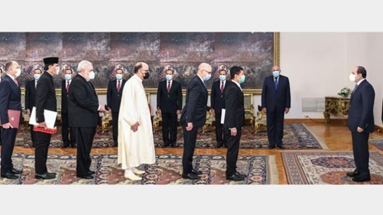 Egypt's President Abdel Fattah El-Sisi received the credentials of fifteen new ambassadors to Egypt on Monday, according to a statement from Presidential Spokesperson Bassam Radi.

 
