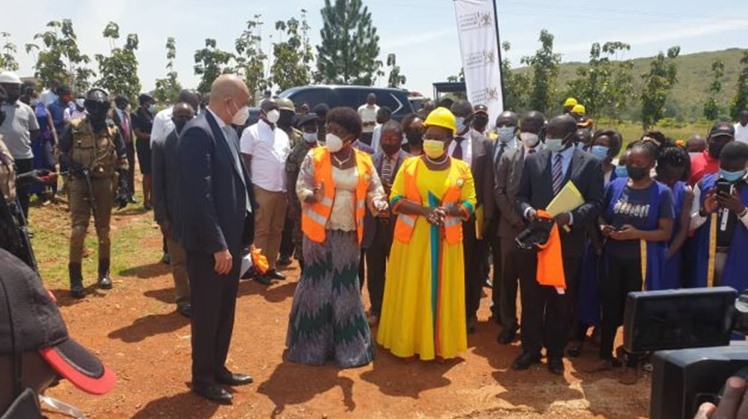 Egypt hands over solar power plant to Uganda