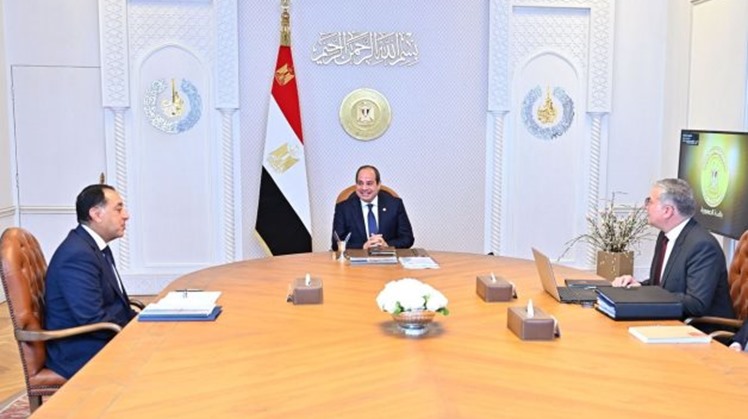 President Abdel Fattah El-Sisi meets with Prime Minister Mostafa Madbouly (L) and Minister of Petroleum Karim Badawi (R), 7 Sept. 2025 - Presidency