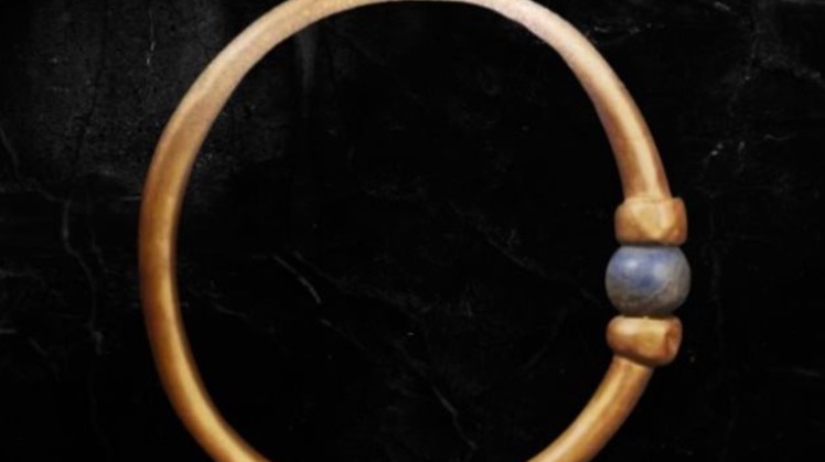  Golden bracelet belonging to Amenemope, a pharaoh of Egypt’s 21st Dynasty (1070-945 BC).