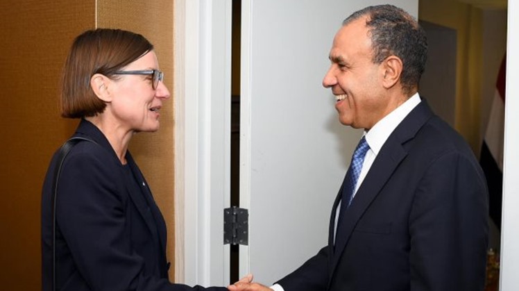 Minister of Foreign Affairs Badr Abdelatty shaking hands with Mirjana Spoljaric Egger, President of the International Committee of the Red Cross (ICRC).