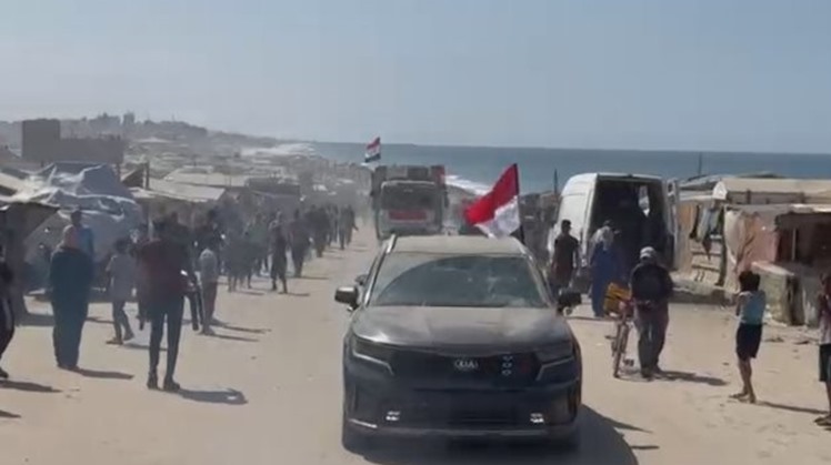 Egyptian flags waved at the forefront as displaced families began their return to northern Gaza on Friday