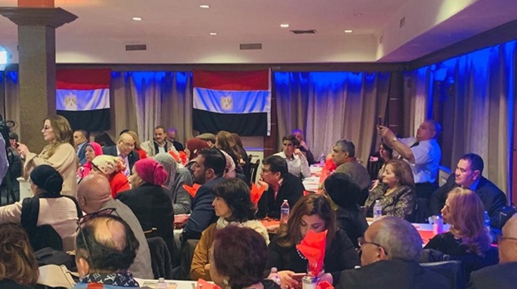 Journalists, politicians and professors gathered to announce support for the constitutional amendments 
