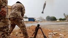 A fighter loyal to Libya's U.N.-backed government (GNA) fires a mortar during clashes with forces loyal to Khalifa Haftar on the outskirts of Tripoli, Libya May 25, 2019. REUTERS/Goran Tomasevic/File Photo

